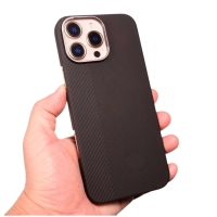 Ốp lưng Carbon iPhone 16 Pro Max (điểm nhấn đường sọc caro, hở phím bấm)