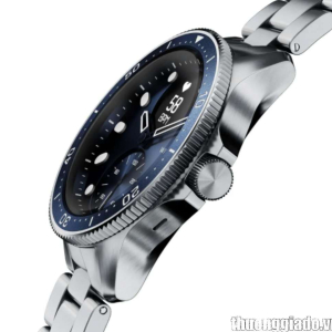 Đồng hồ thông minh Withings ScanWatch Horizon được thiết kế với giao diện cơ học truyền thống với màn hình kỹ thuật số