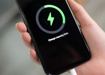 Có Nên Sạc Pin iPhone 16 Pro Max Đầy 100%? 5 Lý Do Sạc Sai Cách