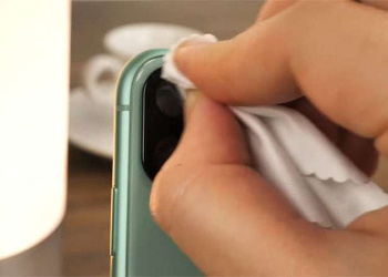 Bỏ Túi 4 Cách Vệ Sinh Ống Kính Camera iPhone 16 Pro Max Đúng Cách