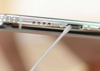 Hướng Dẫn Cách Vệ Sinh Chân Sạc iPhone 16 Ultra Đúng Cách