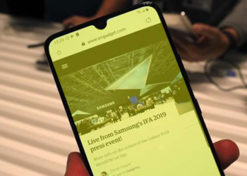 Màn hình điện thoại bị đổi màu - Nguyên nhân và cách khắc phục