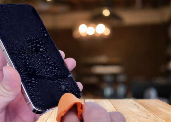 Cách Khắc Phục Lỗi iPhone 16 Pro Max Bị Rơi Xuống Nước Hiệu Quả