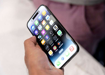 Màn Hình iPhone 15 Pro Max Bị Lỗi Màu: Nguyên Nhân & Cách Sửa Lỗi