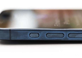 Phát Hiện iPhone 15 Pro Bị Đổi Màu Nếu Không Dùng Ốp Lưng