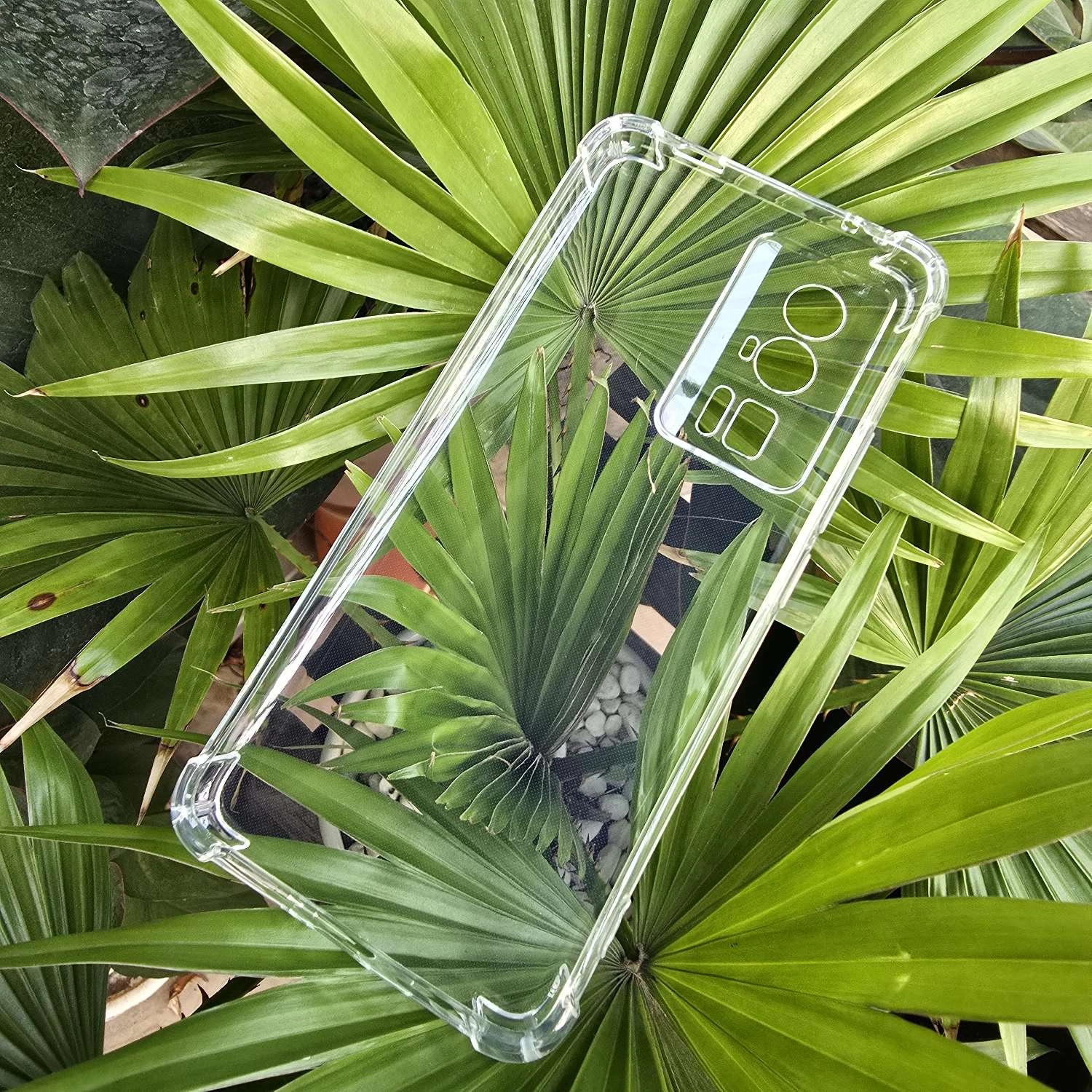 Ốp ôm sát bao bọc bảo vệ toàn phần bộ lưng và vành viền  Chống sốc, chống va đập cực tốt  Thiết kế siêu mỏng và siêu nhẹ  Chống bám vân tay, chống thấm mồ hôi, chống mài mòn