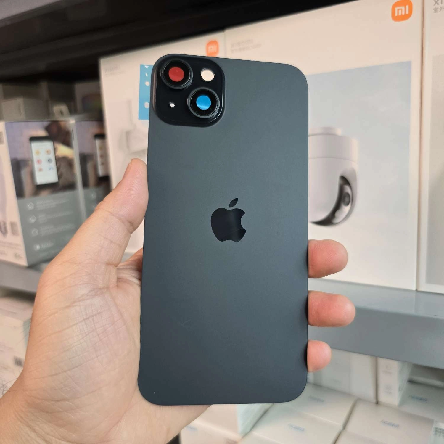 Thay mặt lưng iPhone 15 Plus màu xám đen Thay mặt lưng iPhone 15 Plus màu xám đen