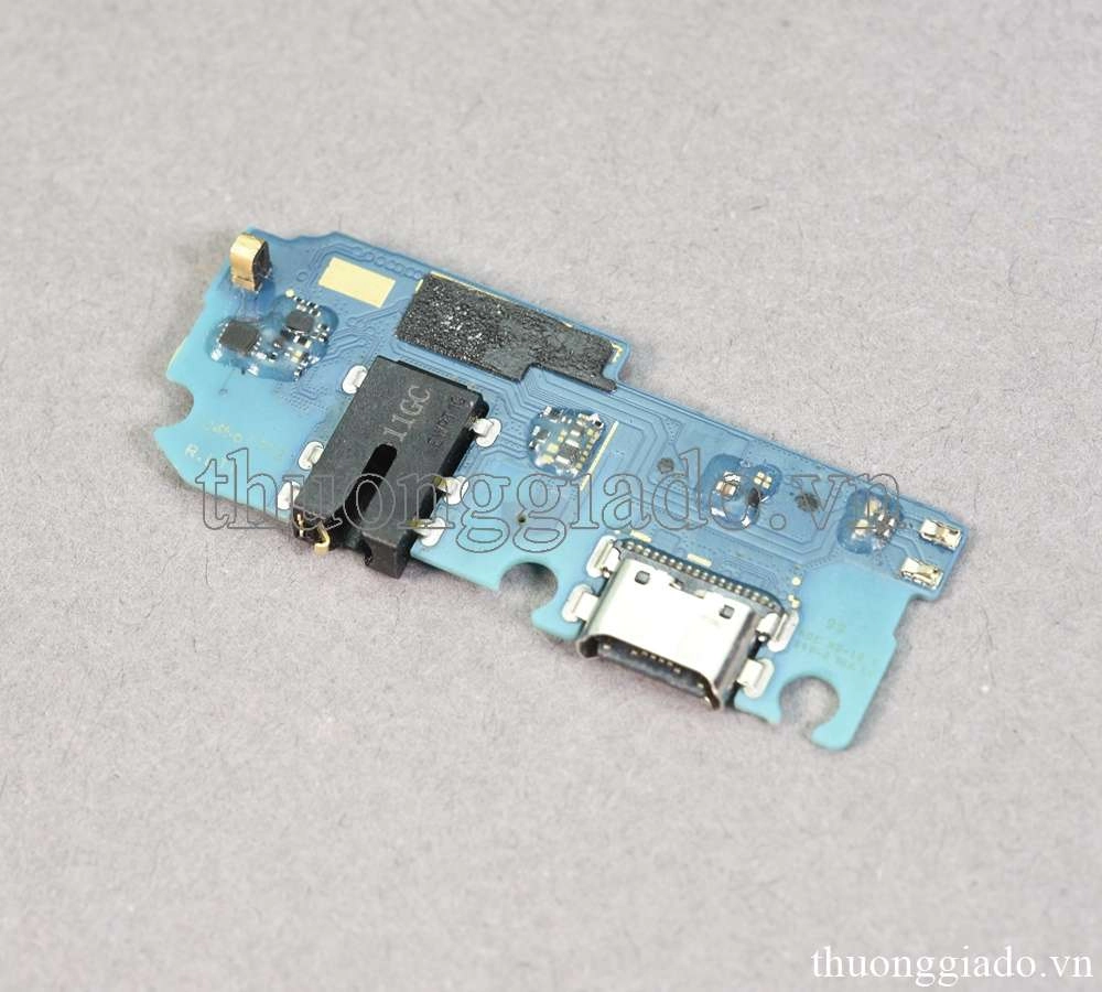 Thay thế cụm bo mạch chân sạc cho điện thoại Samsung Galaxy A30 A305F  - Cụm bo mạch chân sạc bao gồm các linh kiện chính sau: cổng cắm sạc usb-c, microphone (míc) nghe gọi đàm thoại, cổng AUX out cắm tai nghe   - Thay cụm bo mạch này giúp khắc phục được các lỗi như: không sạc được pin cho điện thoại do chân sạc bị gẫy hoặc bị mài mòn đầu tiếp xúc điện do lâu ngày sử dụng gây ra, không kết nối đồng bộ dữ liệu được với máy vi tính do đầu tiếp xúc bị mài mòn, không nghe gọi đàm thoại được do micro đàm thoại thu âm bị hỏng nên bên này nói mà bên kia không nghe thấy gì, cổng aux cắm tai nghe 3.5mm bị gẫy hoặc chập chờn lúc nhận lúc không,....  - Shop hỗ trợ thay thế sửa chữa lấy ngay và không tính thêm bất kỳ khoản thu phụ phí thay thế nào khi mua trực tiếp tại địa chỉ cửa hàng: Thương Gia Đỗ - 384 Cầu Giấy - Hà Nội  - Linh kiện zin theo máy chính hãng  - Thời gian chờ lấy máy: 30 - 60 phút  - Thời gian bảo hành: 01 tháng