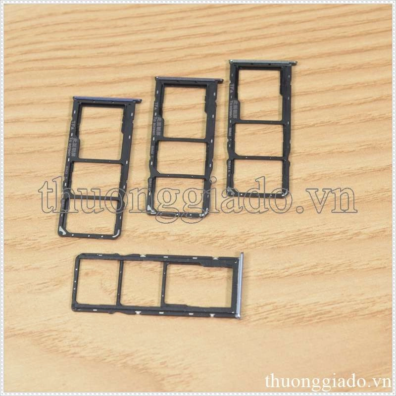 Khay sim Realme C12 (3 in 1), 2 ngăn đựng nano sim và 1 ngăn đựng thẻ nhớ TF