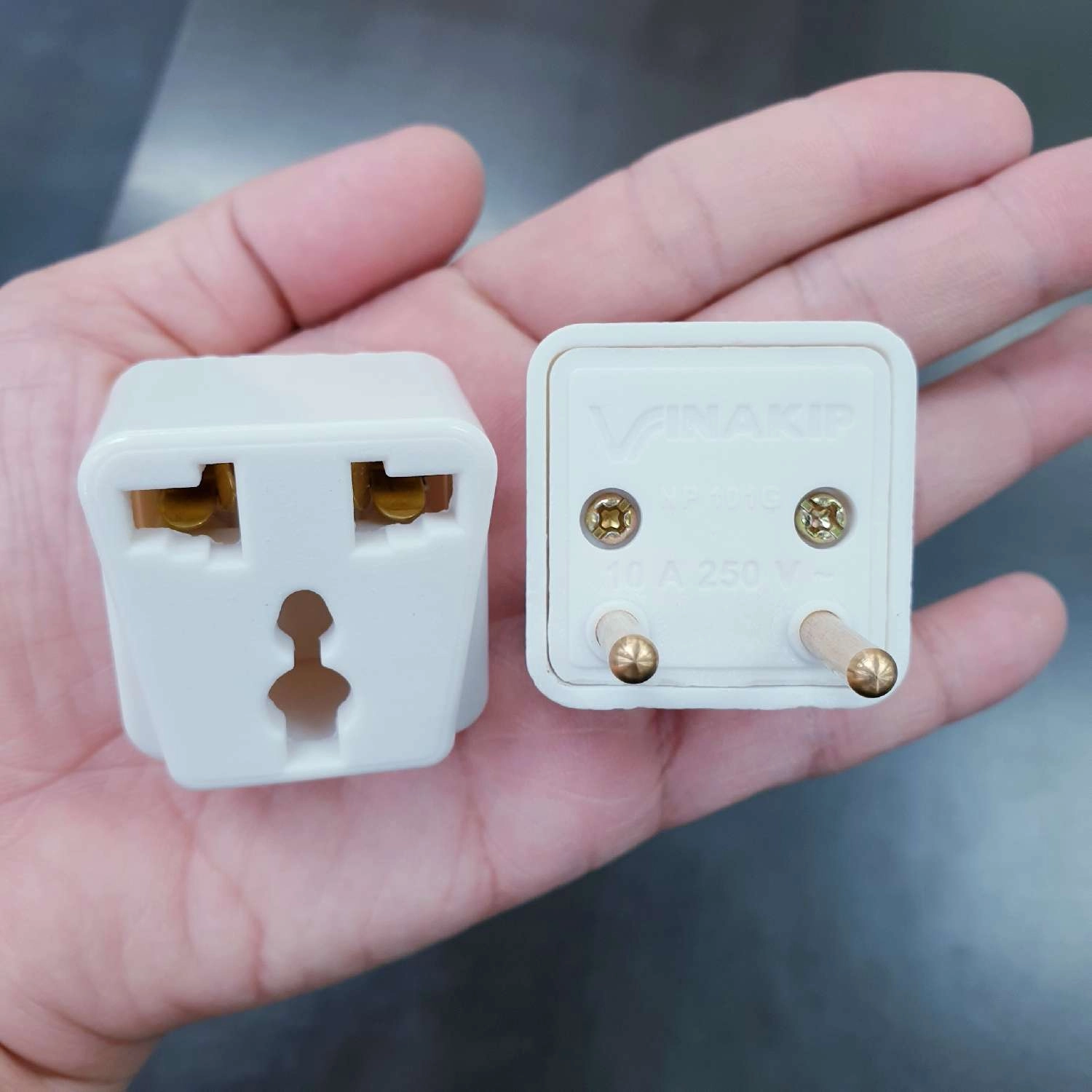 Đầu chuyển đổi phích cắm điện 3 chân sang 2 chân Đầu chuyển đổi phích cắm điện 3 chân sang 2 chân