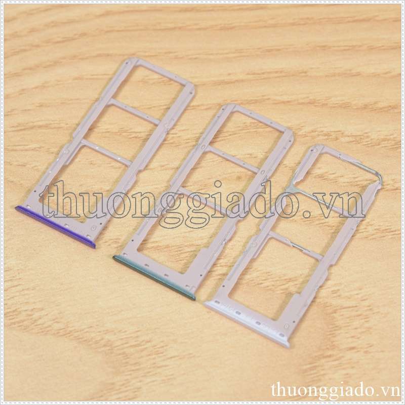 Khay sim Oppo A52 (3 in 1), 2 ngăn đựng nano sim và 1 ngăn đựng thẻ nhớ TF