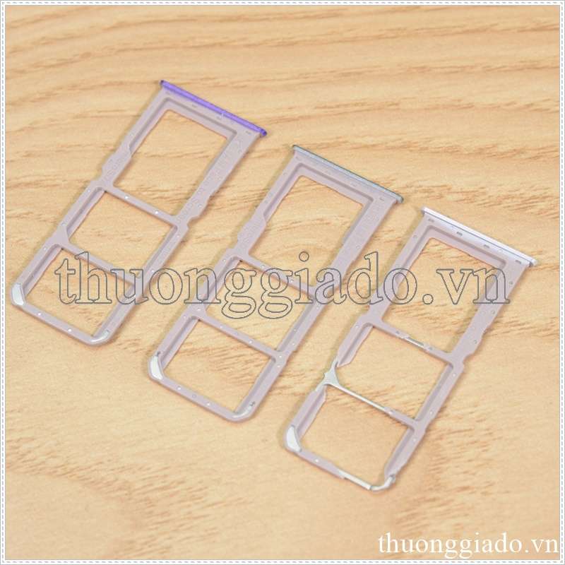 Khay sim Oppo A52 (3 in 1), 2 ngăn đựng nano sim và 1 ngăn đựng thẻ nhớ TF