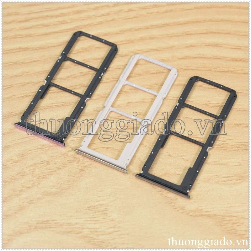 Khay sim Oppo A94 (3 in 1), 2 ngăn đựng nano sim và 1 ngăn đựng thẻ nhớ TF
