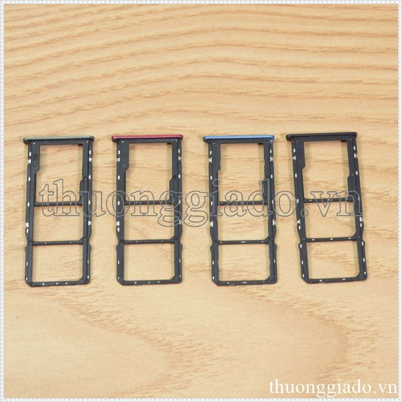 Khay sim Realme 6i (3 in 1), 2 ngăn đựng nano sim và 1 ngăn đựng thẻ nhớ TF