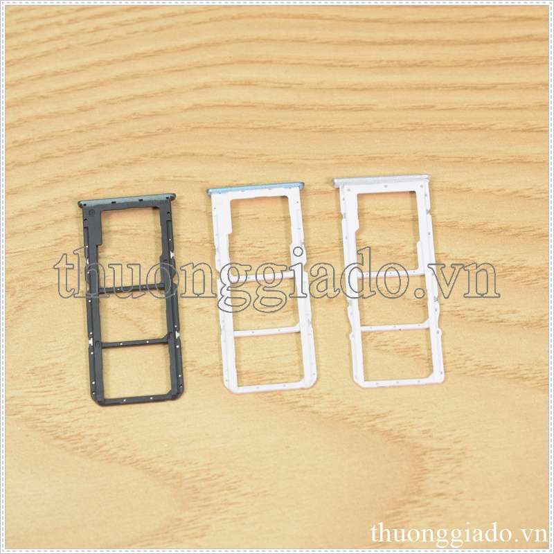 Khay sim Realme 7i (3 in 1), 2 ngăn đựng nano sim và 1 ngăn đựng thẻ nhớ TF