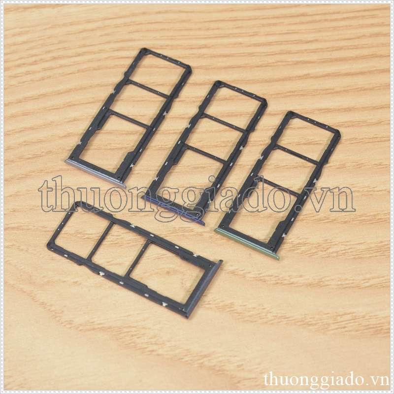 Khay sim Realme C11 (3 in 1), 2 ngăn đựng nano sim và 1 ngăn đựng thẻ nhớ TF