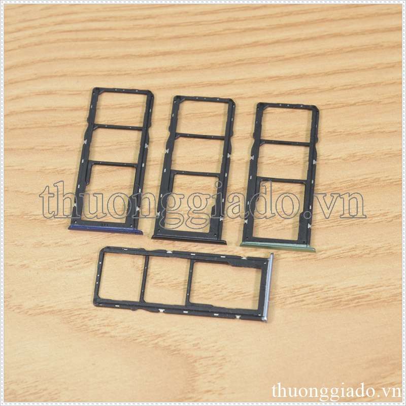 Khay sim Realme C12 (3 in 1), 2 ngăn đựng nano sim và 1 ngăn đựng thẻ nhớ TF