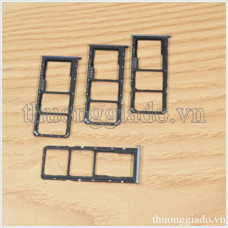 Khay sim Realme C12 (3 in 1), 2 ngăn đựng nano sim và 1 ngăn đựng thẻ nhớ TF