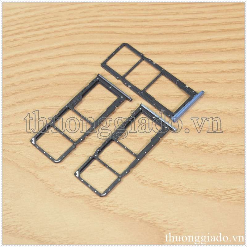 Khay sim Realme C21Y (3 in 1), 2 ngăn đựng nano sim và 1 ngăn đựng thẻ nhớ TF