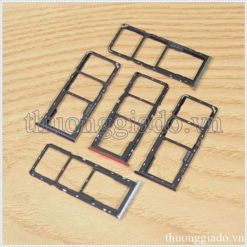 Khay sim Realme C25S (3 in 1), 2 ngăn đựng nano sim và 1 ngăn đựng thẻ nhớ TF
