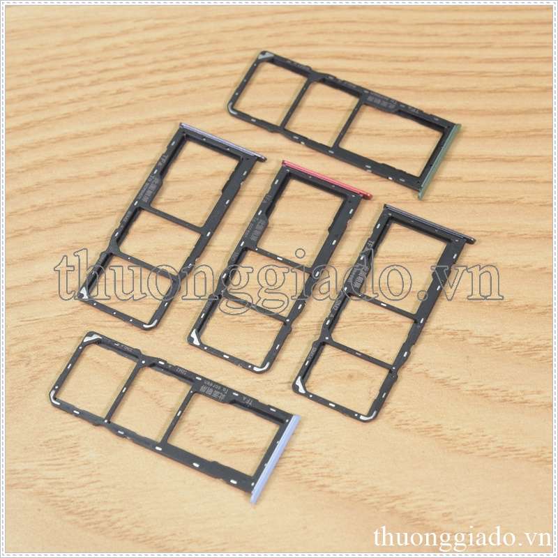 Khay sim Realme C25S (3 in 1), 2 ngăn đựng nano sim và 1 ngăn đựng thẻ nhớ TF