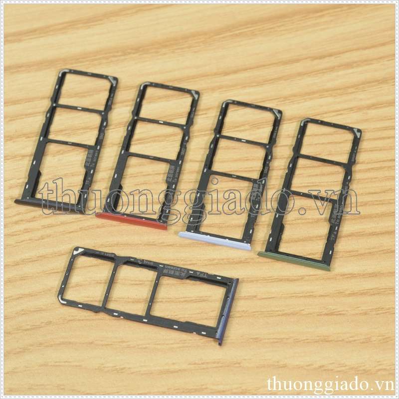 Khay sim Realme C25Y (3 in 1), 2 ngăn đựng nano sim và 1 ngăn đựng thẻ nhớ TF