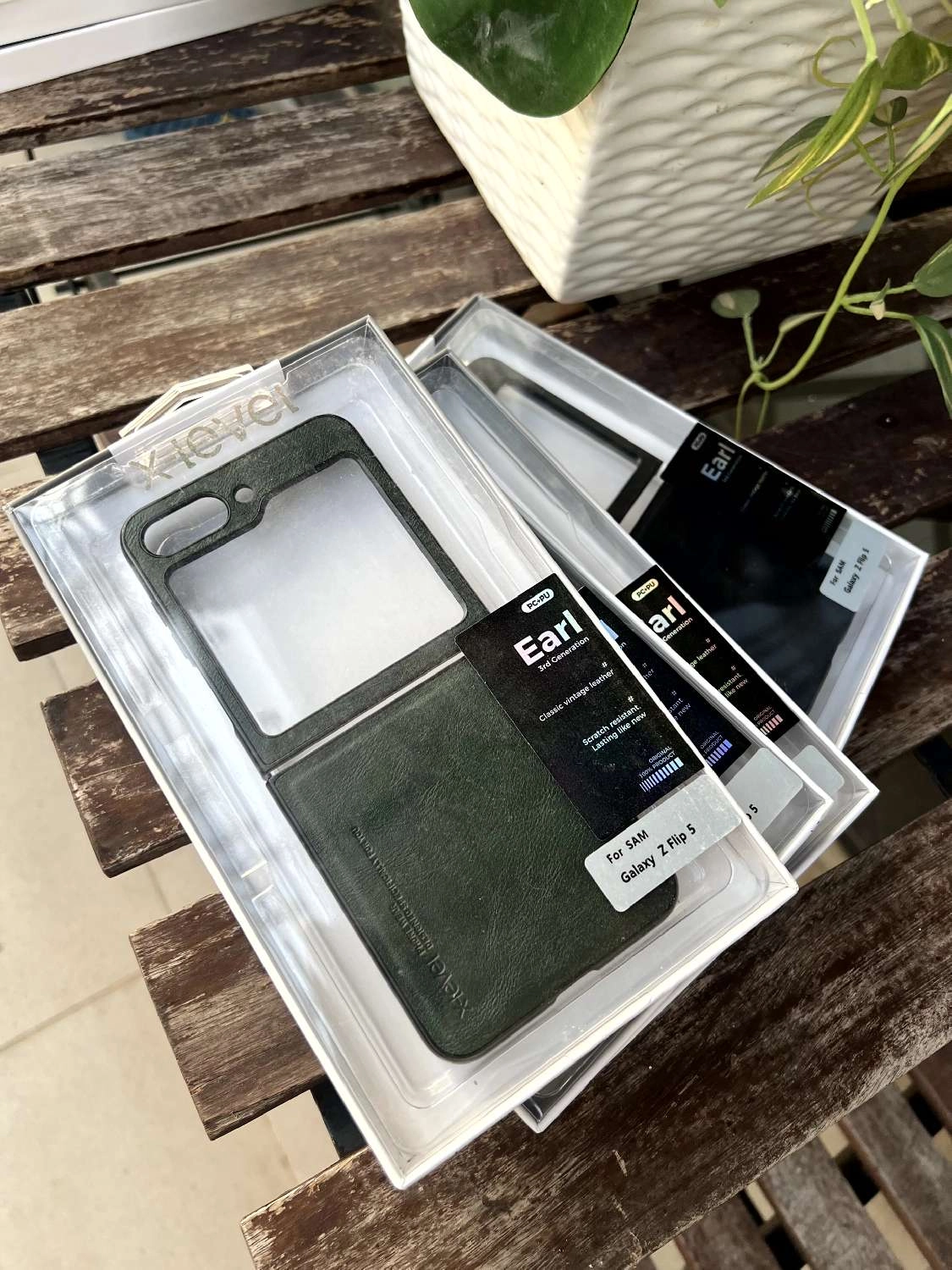 Ốp lưng da Samsung Galaxy Z Flip 5 Earl X Level