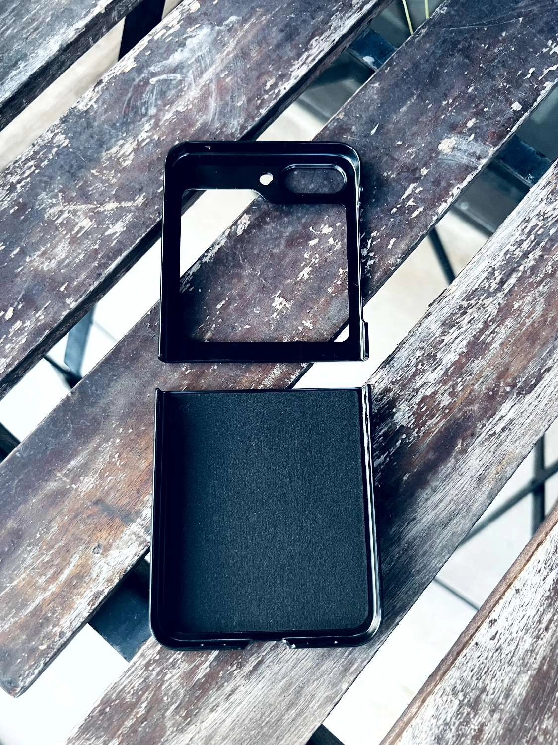 Ốp lưng da Samsung Galaxy Z Flip 5 Earl X Level