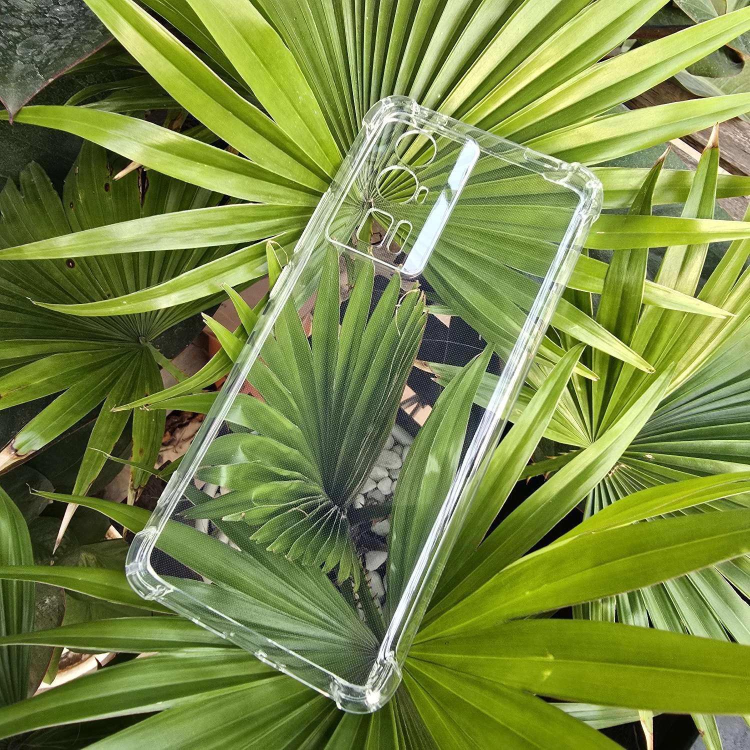 Ốp ôm sát bao bọc bảo vệ toàn phần bộ lưng và vành viền  Chống sốc, chống va đập cực tốt  Thiết kế siêu mỏng và siêu nhẹ  Chống bám vân tay, chống thấm mồ hôi, chống mài mòn