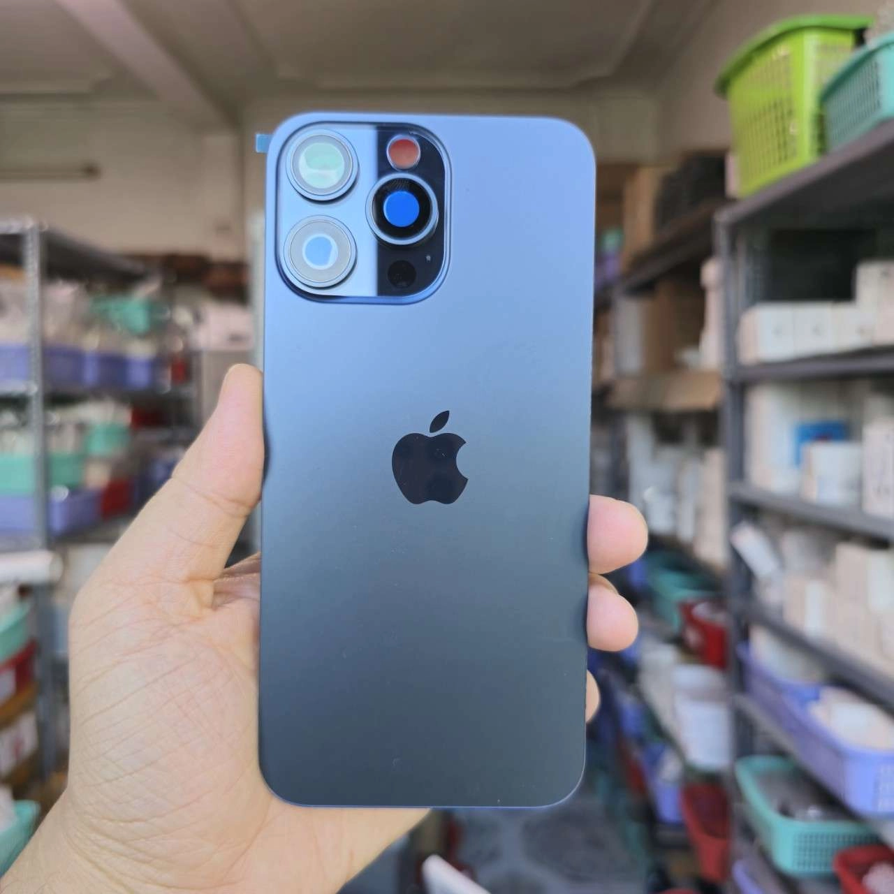 Thay kính lưng iPhone 15 Pro Max Zin kèm kính camera