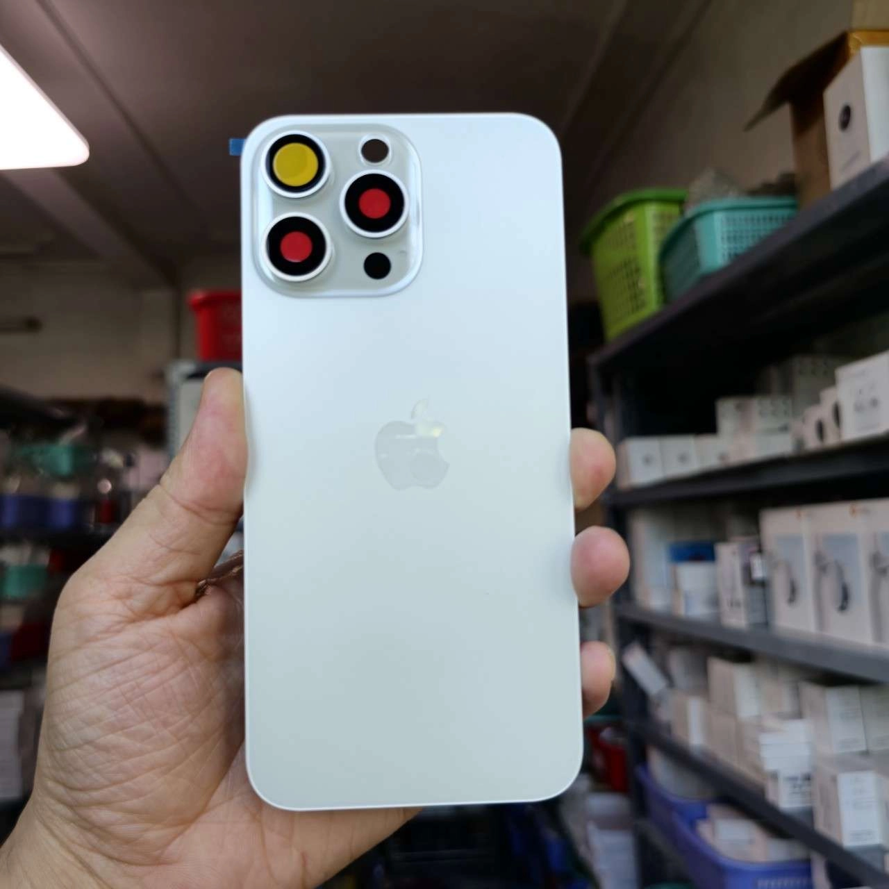 Thay kính lưng iPhone 15 Pro Max Zin kèm kính camera