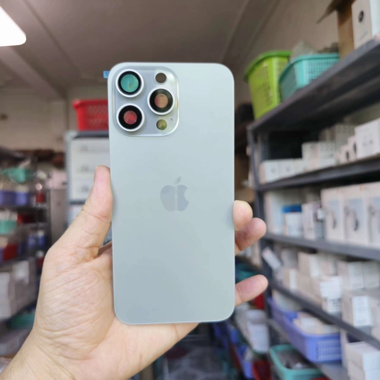 Thay kính lưng iPhone 15 Pro Max Zin kèm kính camera