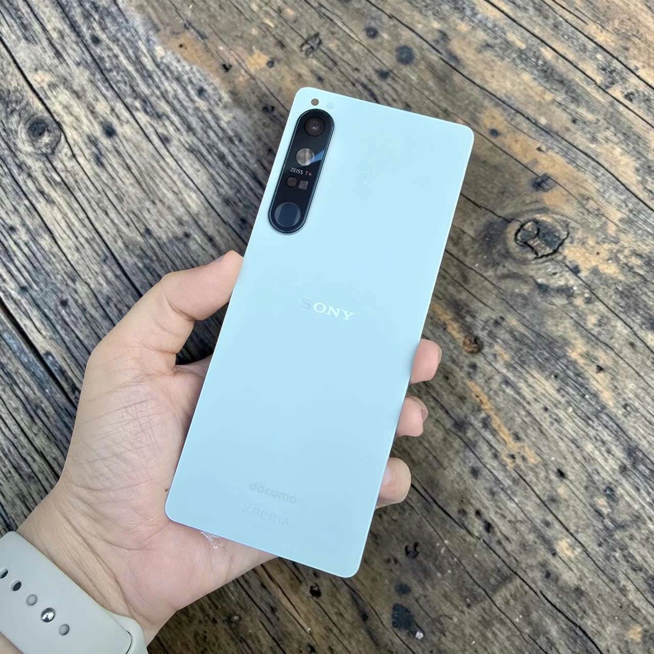 Thay kính lưng (nắp lưng) Sony Xperia 1 IV ( Mark 4 ) - kèm kính camera sau