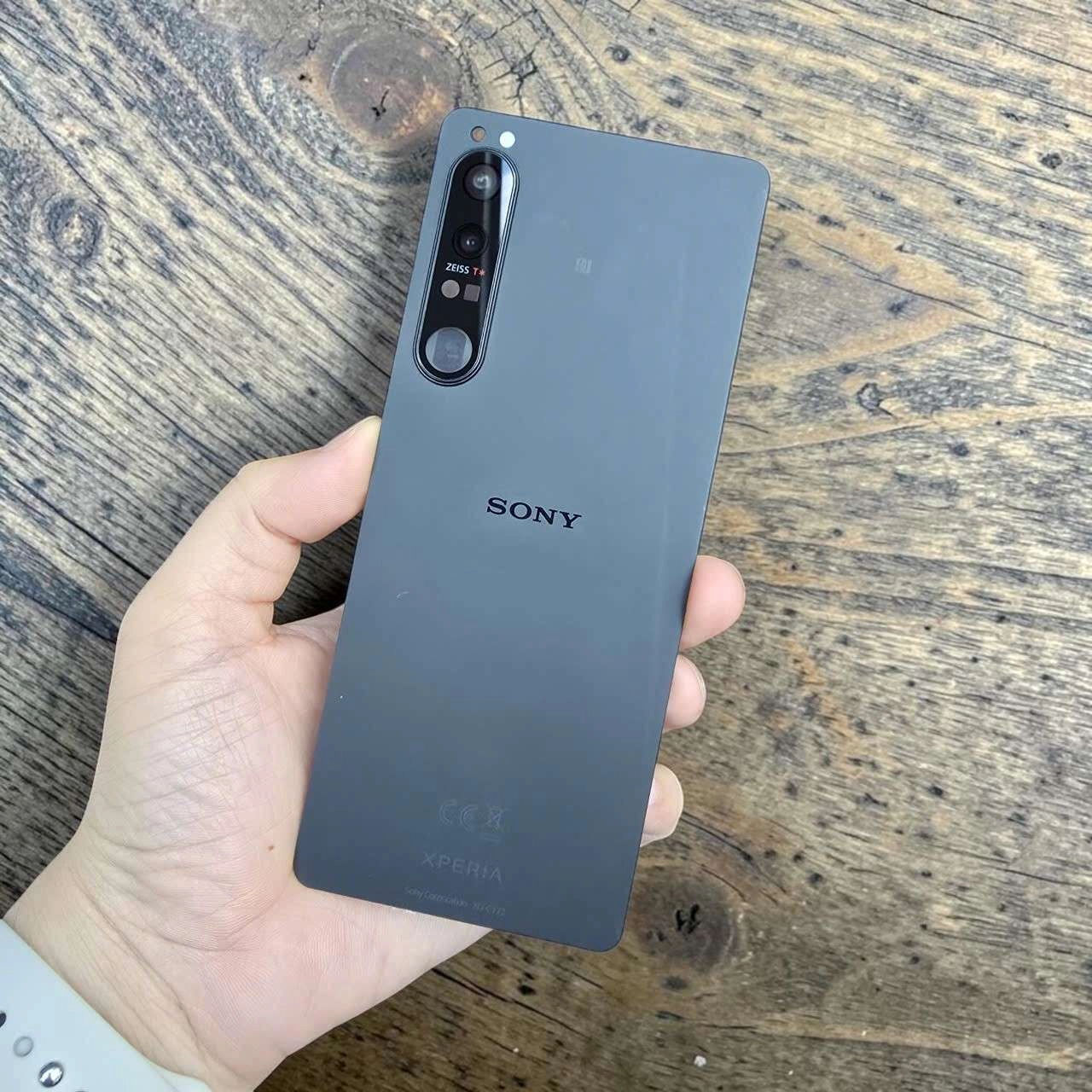 Thay kính lưng (nắp lưng) Sony Xperia 1 IV ( Mark 4 ) - kèm kính camera sau