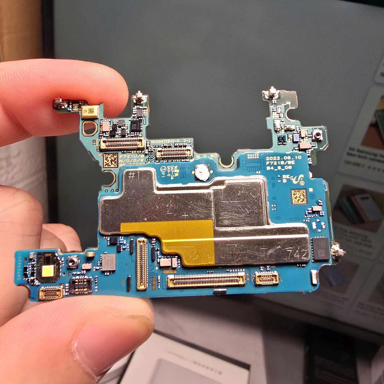 Thay main Samsung Galaxy Z Flip 4 Chính Hãng
