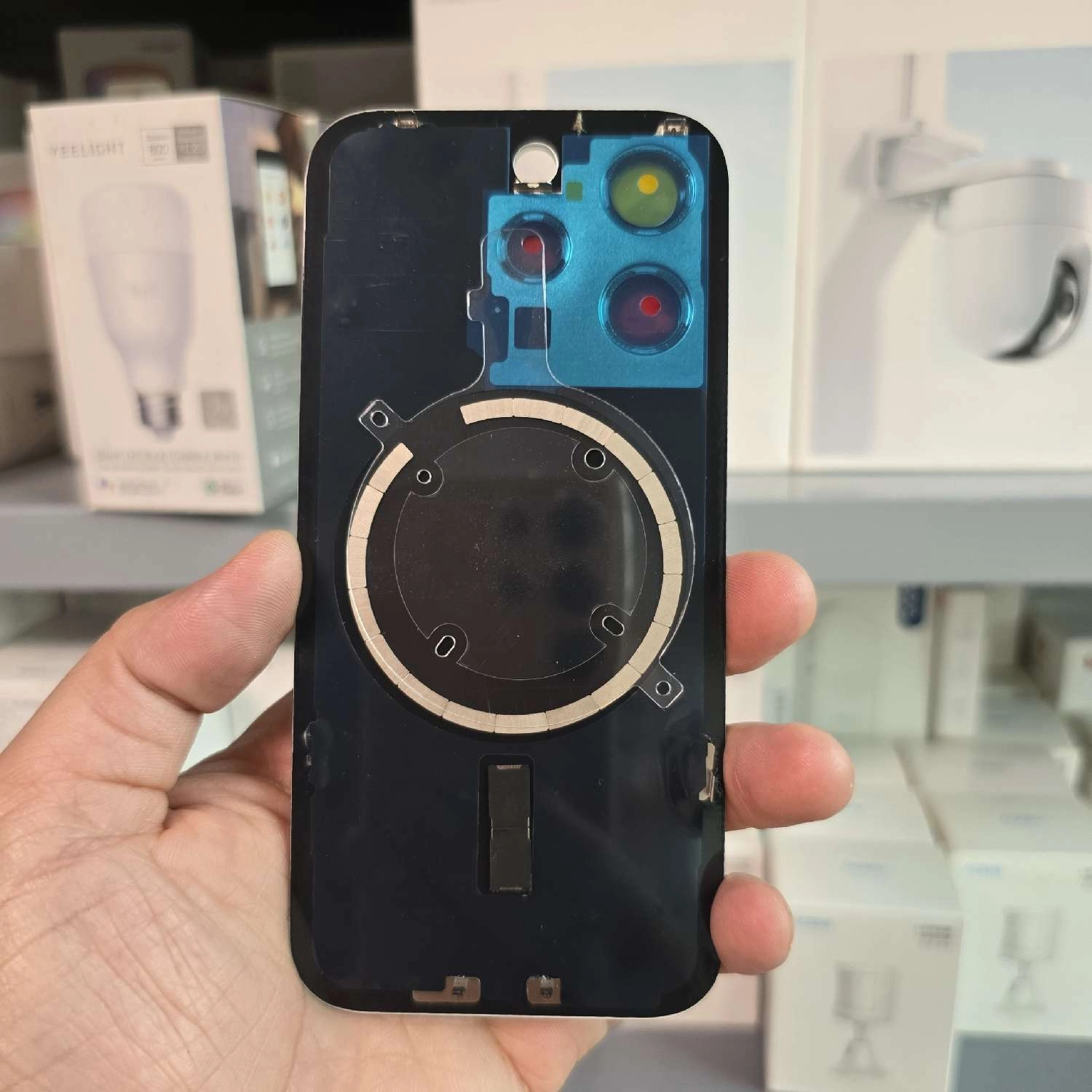 Thay nắp lưng iPhone 15 Pro zin kèm kính camera