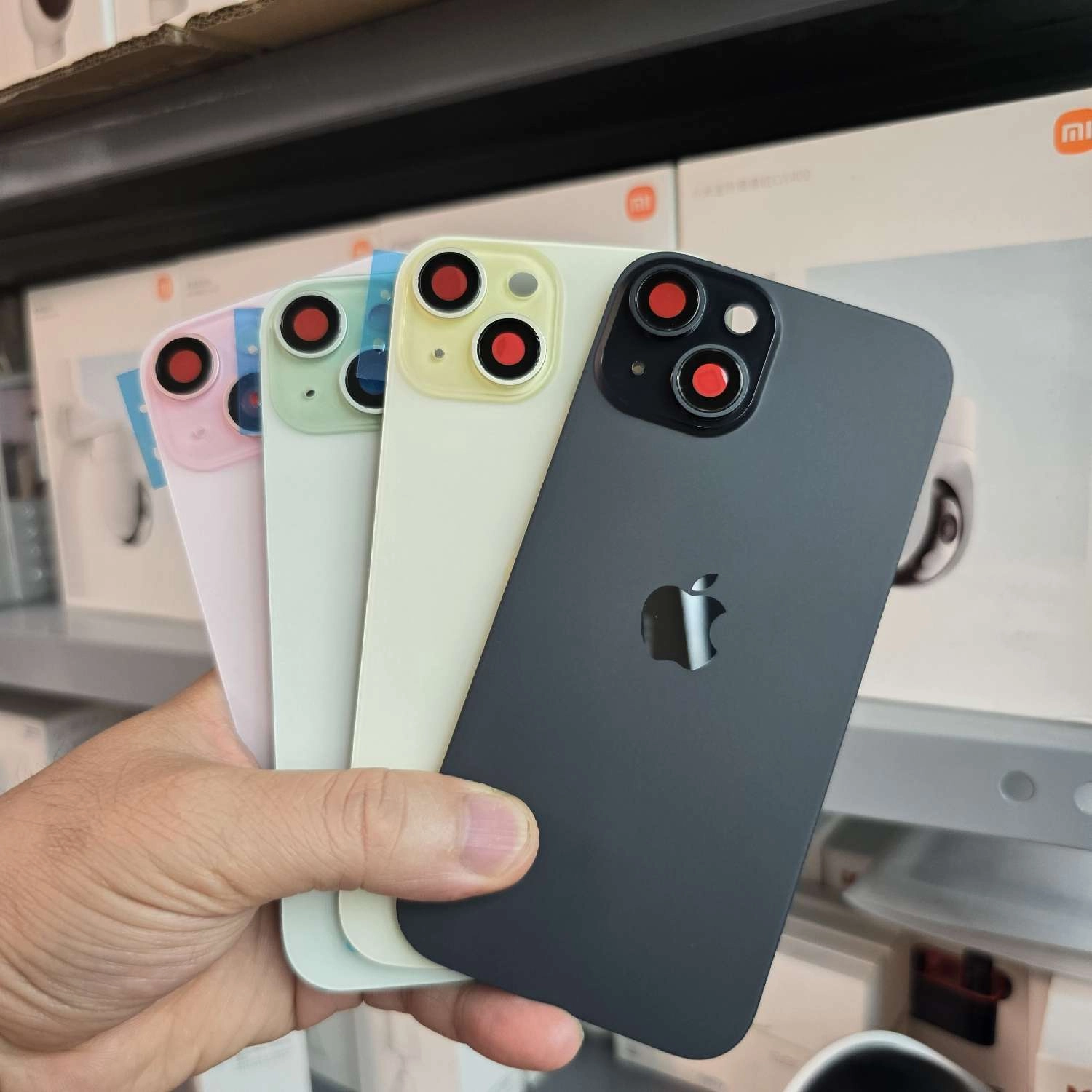 Thay nắp lưng iPhone 15 zin kèm kính camera