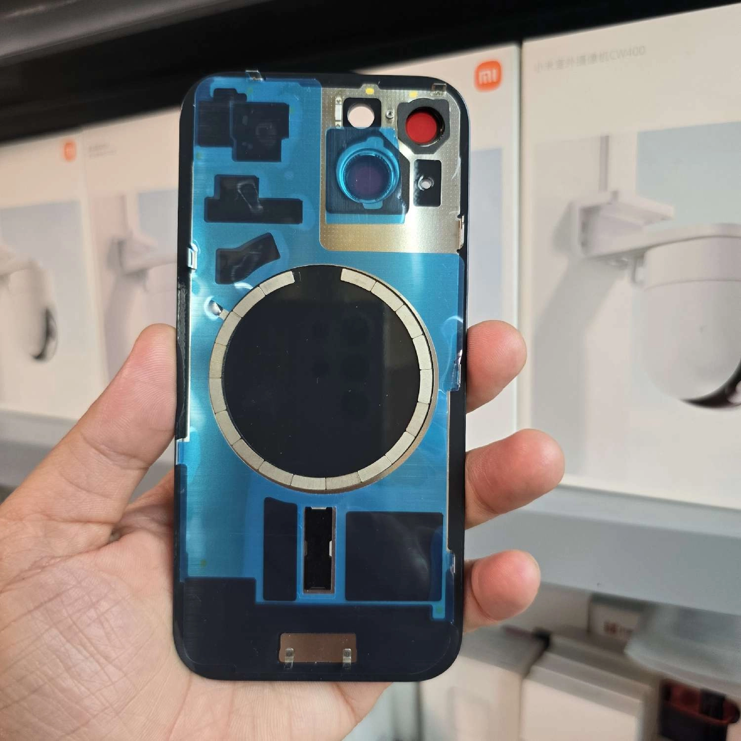 Thay nắp lưng iPhone 15 zin kèm kính camera