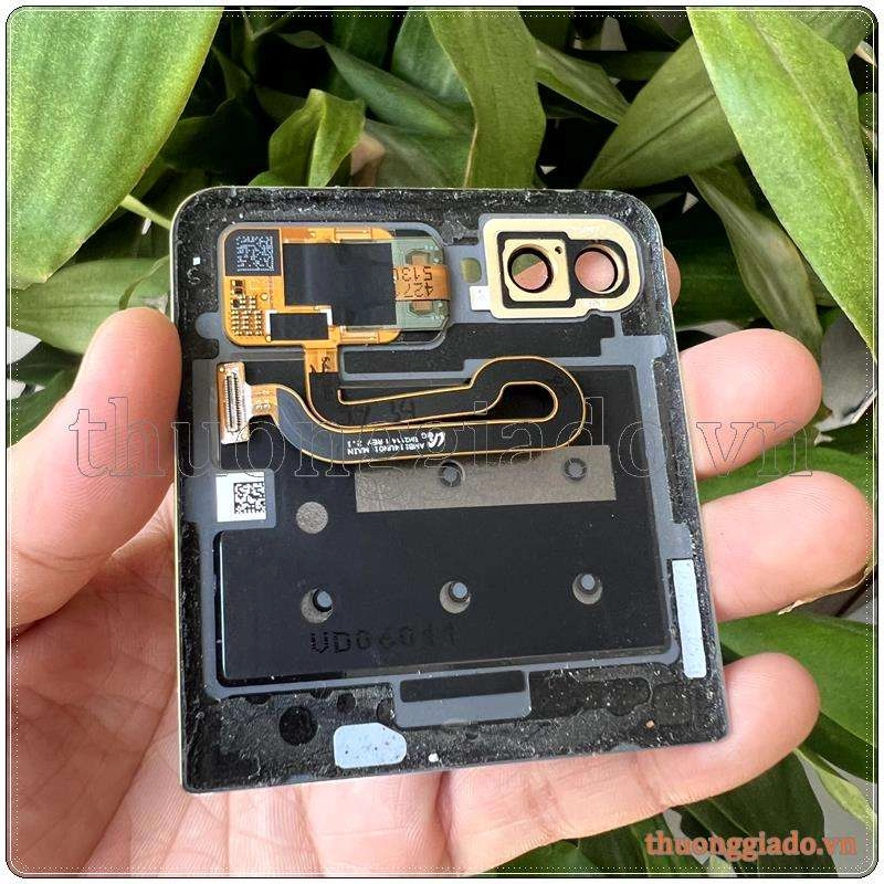 Thay nắp lưng (kính lưng) Samsung Galaxy Z Flip 1 F700F Chính Hãng