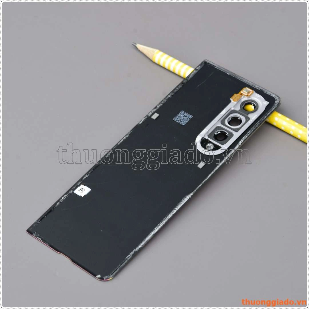 Thay nắp lưng Z Fold 3 màu trắng bạc