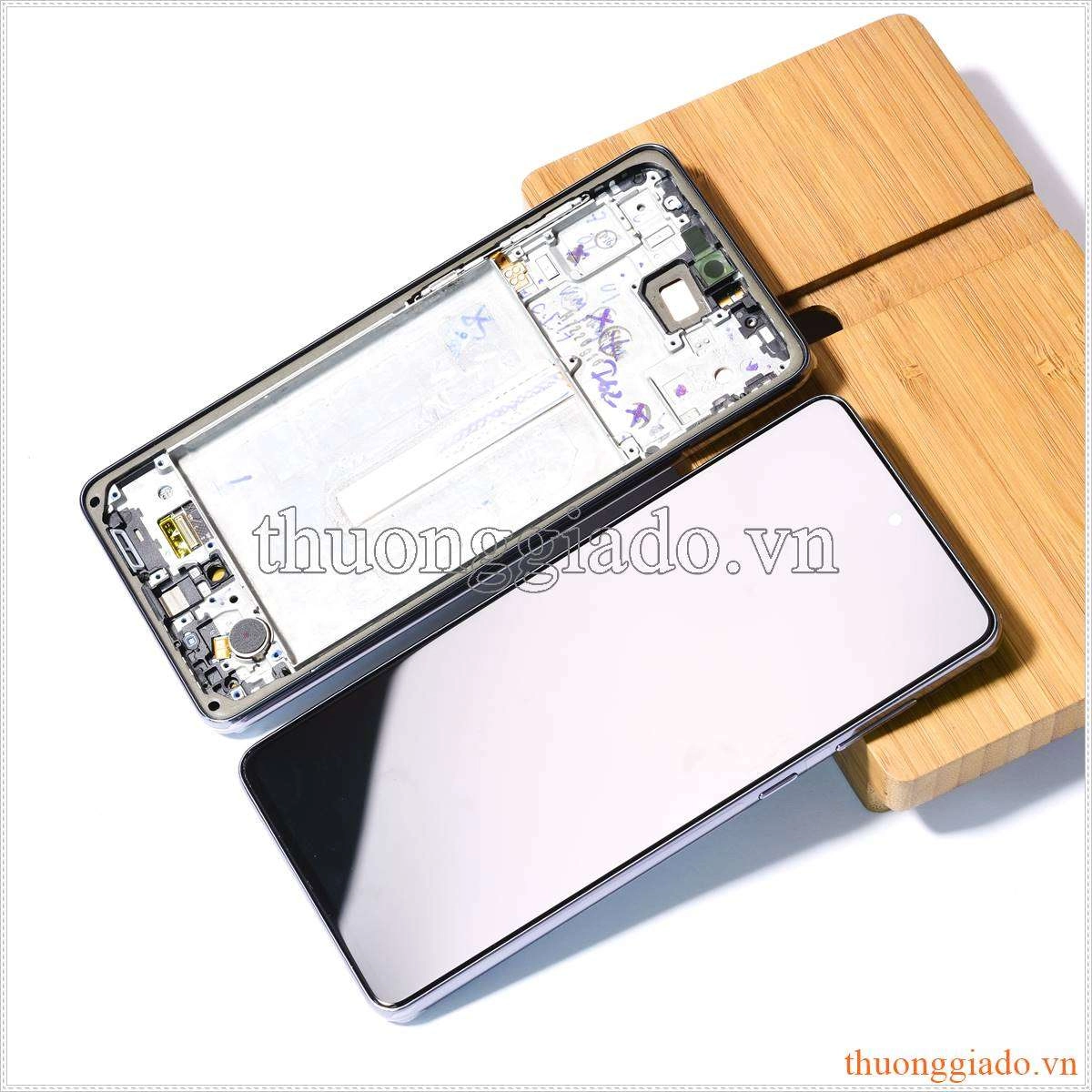 Thay màn hình Samsung Galaxy A73 5G Chính Hãng, 6.7 inchs, Super AMOLED Plus, 1080 x 2400 pixel	 Thay màn hình Samsung Galaxy A73 5G Chính Hãng, 6.7 inchs, Super AMOLED Plus, 1080 x 2400 pixel