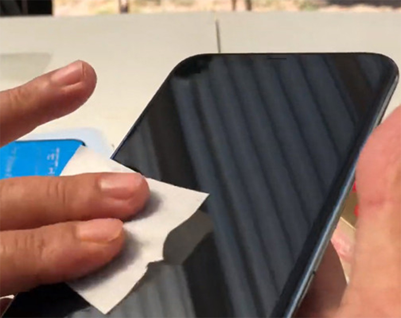 cach-tay-vet-ban-tren-kinh-cuong-luc-man-hinh-redmi-note-6-pro