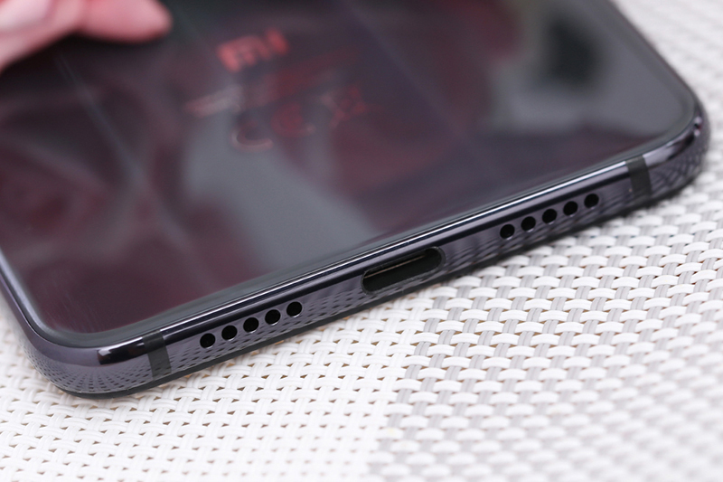 cach-tranh-nhung-sai-lam-khi-ep-kinh-xiaomi-mi-8-lite