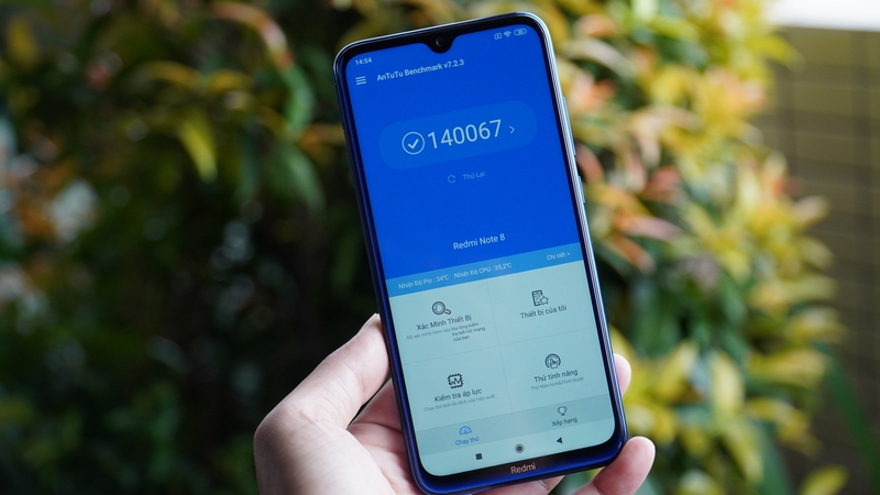 co-nen-ep-kinh-cho-xiaomi-redmi-note-8-hay-khong