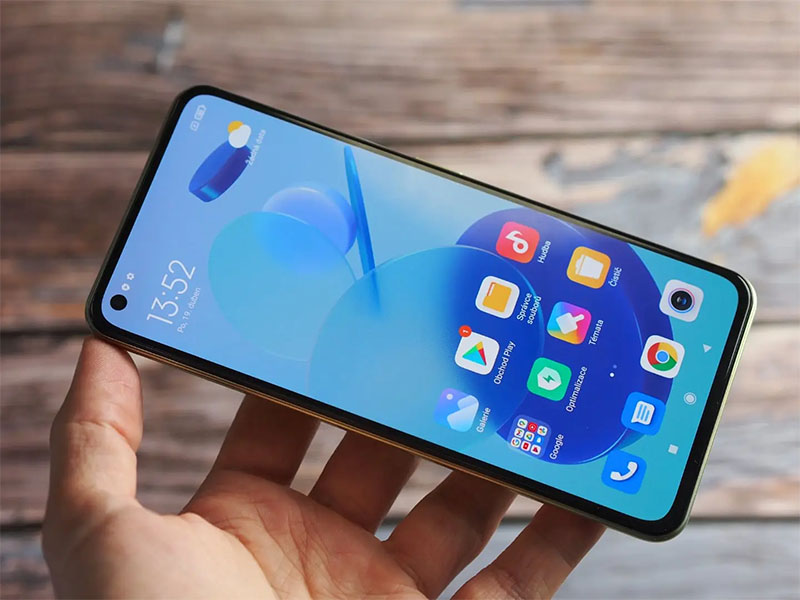 nhung-rui-ro-khi-ep-kinh-cuong-luc-cho-xiaomi-mi-11-lite