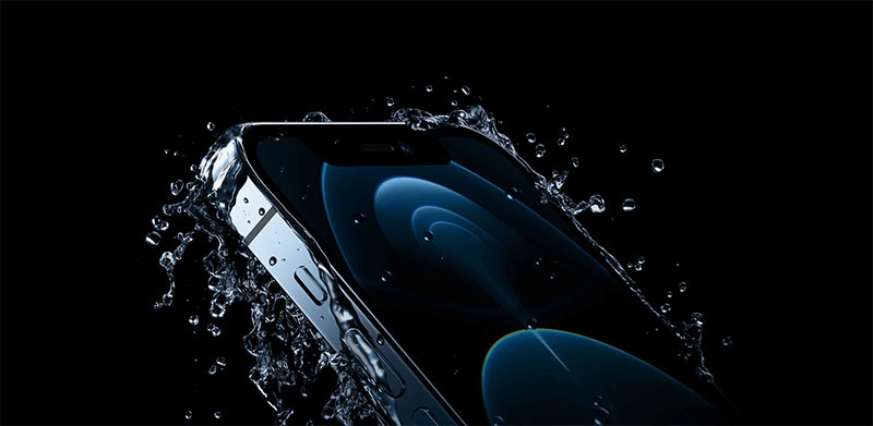 lam-gi-dje-thay-pin-iphone-15-pro-max-khong-mat-khang-nuoc