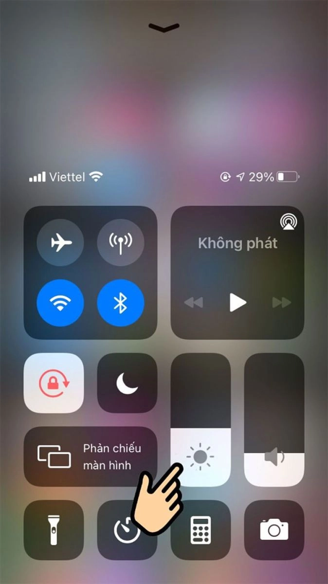 cach-tat-che-djo-tu-tang-giam-djo-sang-man-hinh-iphone-15-plus-b4