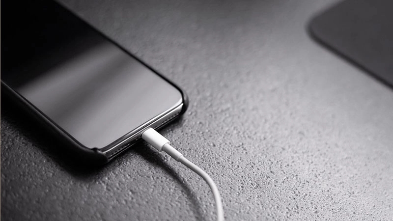loi-iphone-15-plus-xai-ca-ngay-khong-tut-pin-la-gi