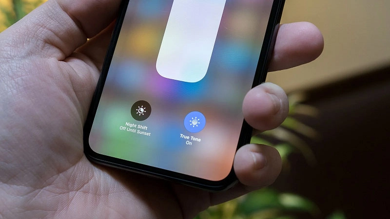 true-tone-la-gi-loi-ich-viec-bat-man-hinh-iphone-che-djo-true-tone