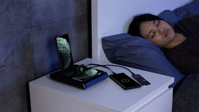 cac-giai-phap-khi-can-sac-pin-iphone-15-qua-djem